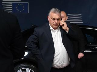 Meg nem tapsolta, de azért Orbán Viktor asztalhoz ült Volodimir Zelenszkijjel