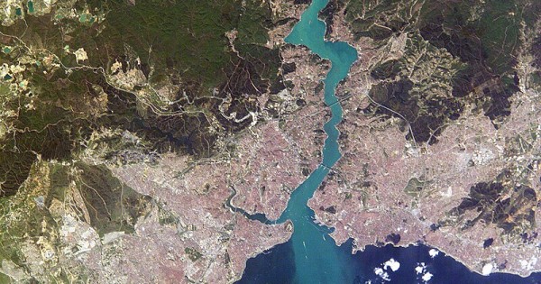 A Boszporusz az űrből nézve szépen kirajzolódik