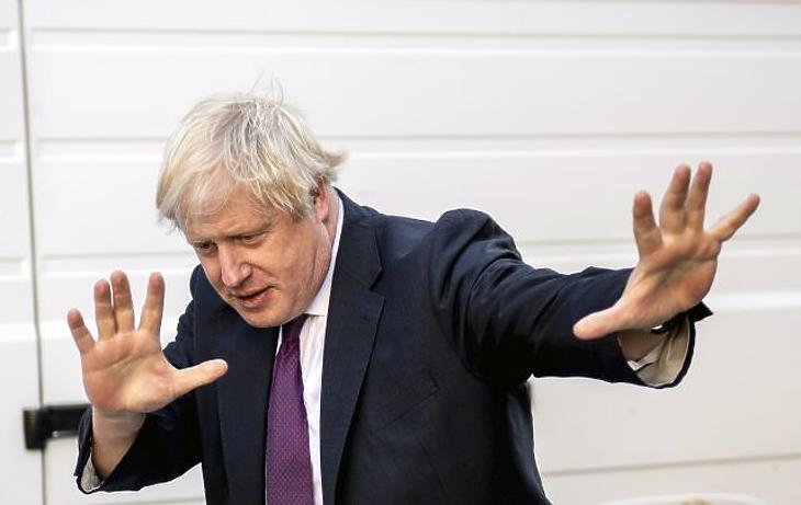 Berúgta az ajtót Boris Johnson, háború készül az EU-val