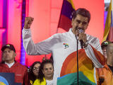Két kézzel készül a harcra a venezuelai elnök