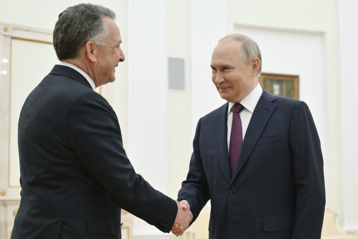 Vlagyimir Putyin Steven Witkoffot fogadja a moszkvai Kremlben 2025. április 25-én