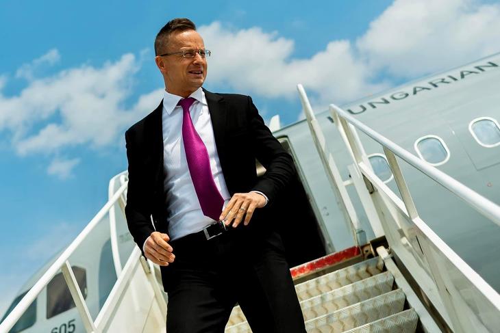 A nap képe: vagizós fotóval ünnepel az Orbán-kormány egyik minisztere