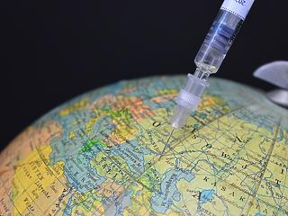 Szijjártó Péter bejelentette: újabb vakcinákat adományoz Magyarország