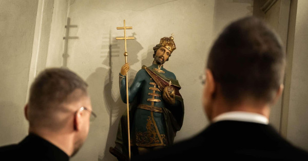Szent István szobra a prágai Szent Henrik templomban
