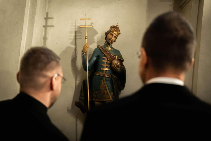 Szent István szobra a prágai Szent Henrik templomban