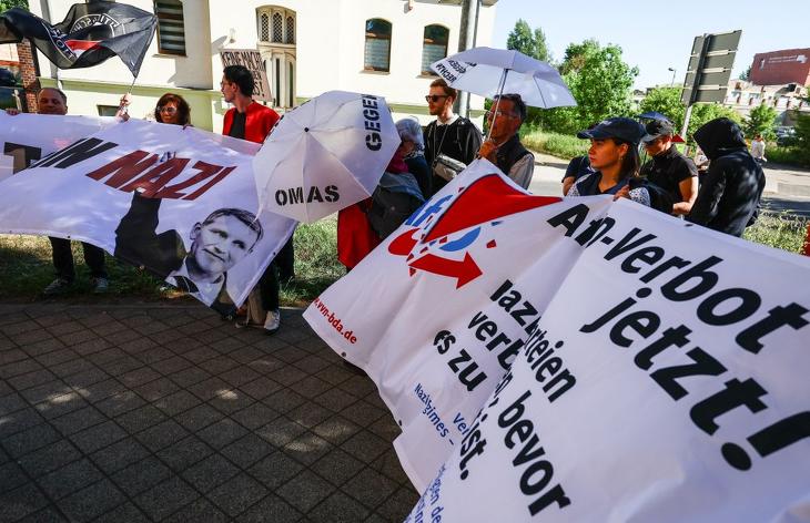 Az AfD saját politikai elvbarátai számára is kínossá vált - a németországi tüntetések sem segítenek 