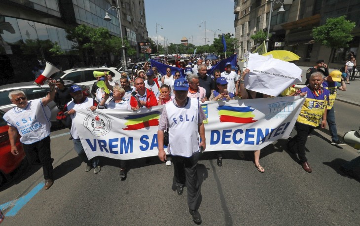 Bukarest mellett több romániai városban is lesznek megmozdulások. Fotó: MTI / EPA / Robert Ghement
