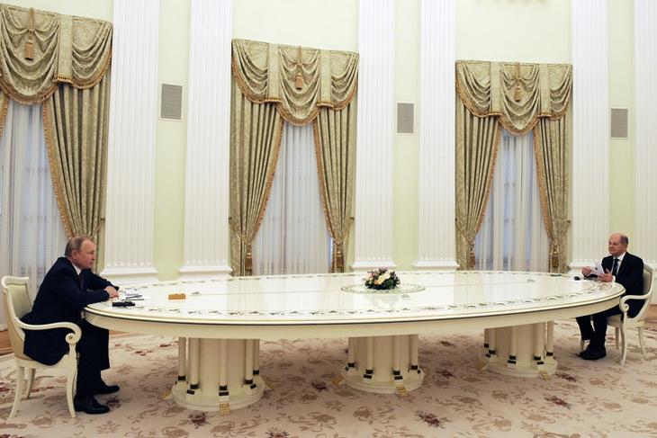 A nap képe: megint elővette Putyin a gigantikus asztalt