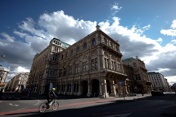 Ausztriában is jöhet a védettségi igazolvány