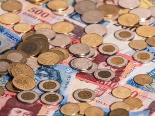 Nem találta a helyét a forint, de estére elcsendesedett