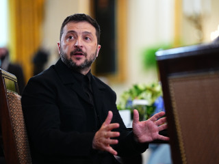 Volodimir Zelenszkij ukrán elnök az ukrajnai rendezést szolgáló csúcstalálkozón a washingtoni Fehér Házban 2025. augusztus 18-án. 