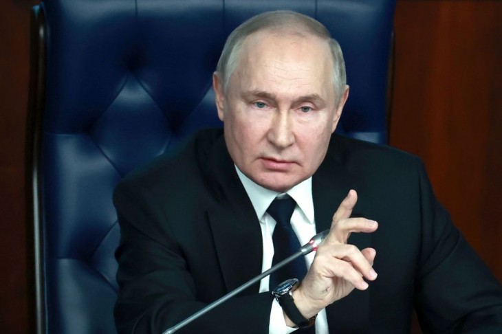 Vlagyimir Putyin orosz elnök az orosz védelmi minisztérium kibővített vezetői kollégiumának tanácskozásán a moszkvai minisztériumban 2022. december 21-én, az ukrajnai háború alatt.
MTI/EPA/Szputnyik/Orosz elnöki sajtószolgálat/Szergej Fagyejcsev