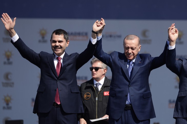 Kurum (balra) győzelme Erdogané (jobbra) is lenne.  