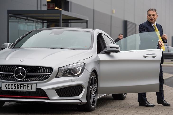 Kevesen veszik most ezt az autót - Orbán Viktor 2015. januárban a kecskeméti Mercedes-gyárban