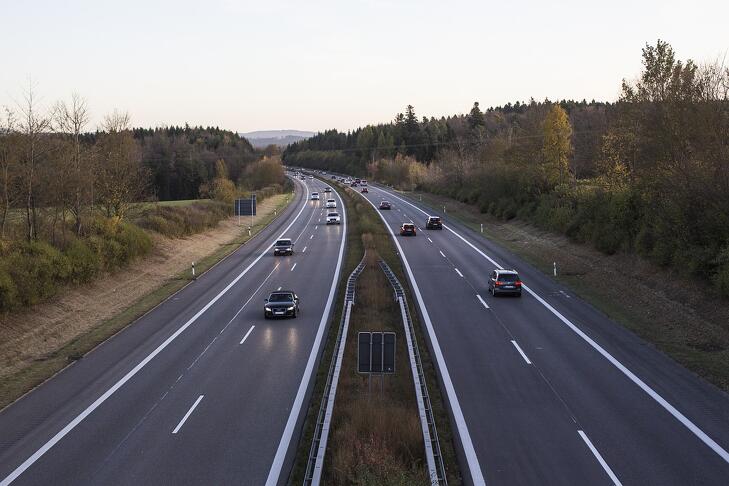 Az autópályákon kényelmesebben suhanhatnak a vezetők