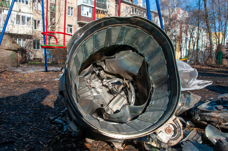 Rakétaroncs egy ukrajnai játszótéren. Fotó: depositphotos