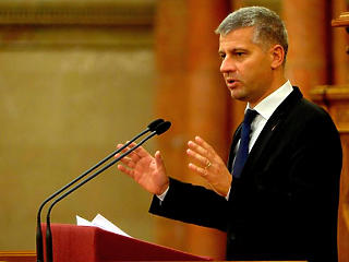 A fideszes miniszteri biztos átszervezi a cégeit