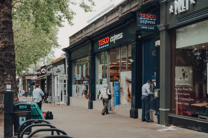 Tesco-üzlet Nyugat-Londonban. Fotó: Depositphotos  
