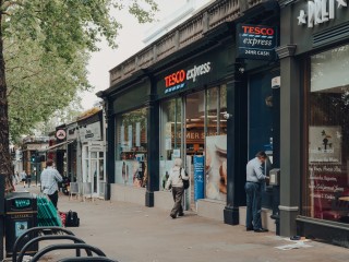 Tesco-üzlet Nyugat-Londonban. Fotó: Depositphotos  