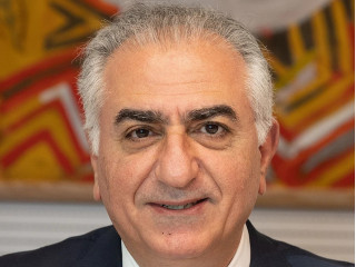 Az iráni sah fia visszatérne Amerikából, hogy Irán élére álljon