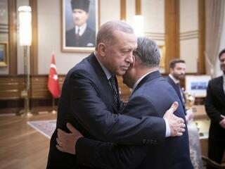 Orbán Viktor és a török elnök oldja majd meg az ukrán háborút? 