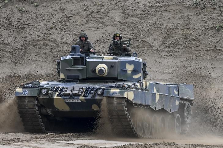 Leopard 2-es harckocsi. Magyarország is nöceli védelmi kiadásait (Fotó: Ujvári Sándor / MTI)