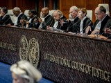 A Nemzetközi Bíróság tagjai az izraeli népirtási per meghallgatásán Hágában 2024. január 11-én. Jobbról a második Joan Donoghue, az ICJ elnöke. Fotó: EPA/REMKO DE WAAL  
