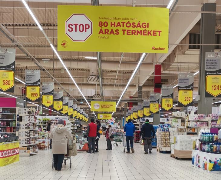 Az Auchan sem hagyhatta szó nélkül konkurensei lépését. Fotó: MTI