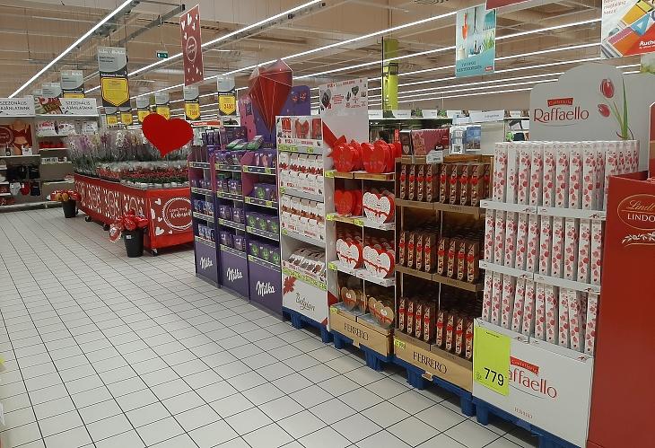 Kitört a Valentin-láz a hipermarketekben is. Fotó: Privátbankár.hu