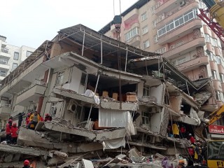 Földrengés Törökországban. Fotó: EPA/DENIZ TEKIN 