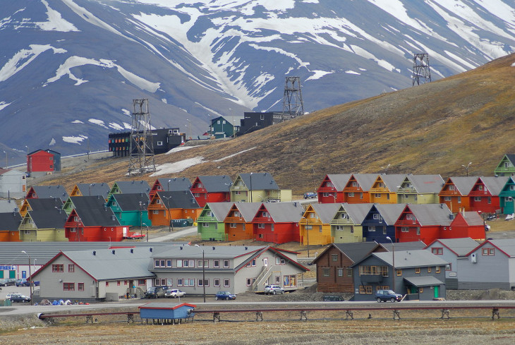 A „főváros” Longyearbyen színes házai