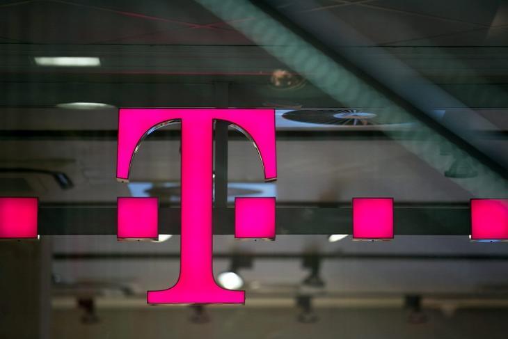 Éves csúcsáról csúszik vissza a forint, vegyes a Telekom megítélése