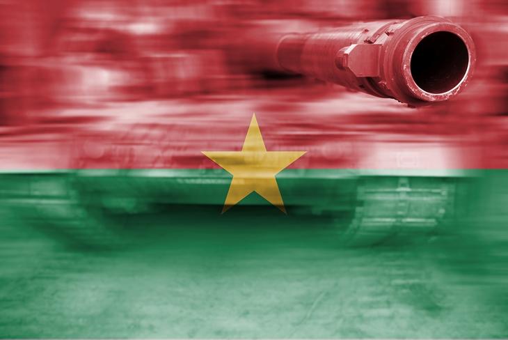 Fegyverropogás hallatszik Burkina Fasóban. Fotó: Depositphotos