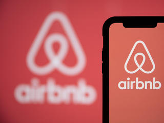 Az Airbnb 100 ezer menekültnek nyújt átmeneti szállást