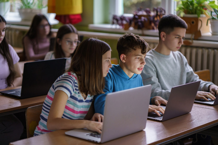 4iG Digitális Esély Programja iskolásoknak kínál fejlődési lehetőséget