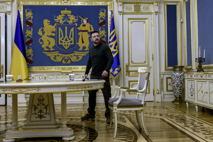 Zelenszkij megüzente, hogy az ukránok nem adják át földjüket a megszállóknak
