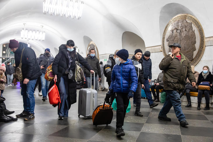 Sokan keresnek menedéket a kijevi metróban. Fotó: depositphotos