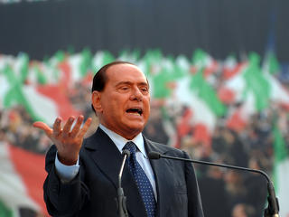 Ma temetik Berlusconit, a milánói tömegben ott lesz Orbán Viktor is