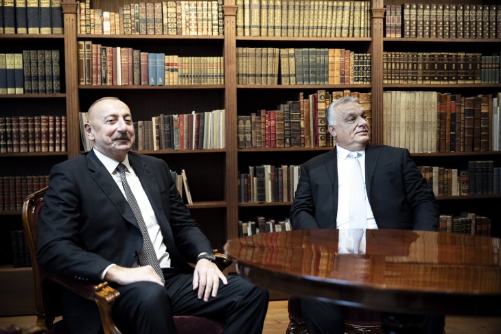 El primer ministro Viktor Orban recibirá al presidente de Azerbaiyán, Ilham Aliyev, en el monasterio carmelita el 20 de agosto de 2023. ¿Apoyamos también el sufrimiento de los armenios cristianos?  Foto: MTI/Oficina de Prensa del Primer Ministro/Zoltan Fischer 