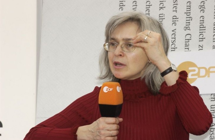 Anna Politkovszkaja meggyilkolása előtt egy évvel, 2005-ben. Fotó: Wikimedia Commons/Das blaue Sofa/Club Bertelsmann 