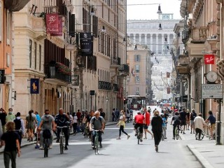 Római utcakép, 2020. május 17. EPA/RICCARDO ANTIMIANI