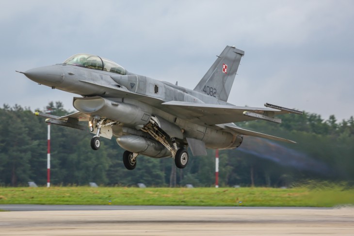 A lengyel légierő egyik F-16-osa felszállás közben. Fotó: Depositphotos