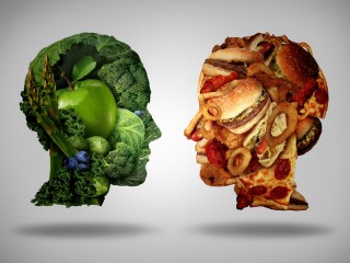 A káros szenvedélyek és az étkezés is hatással van az egészségünkre. Fotó: Depositphotos