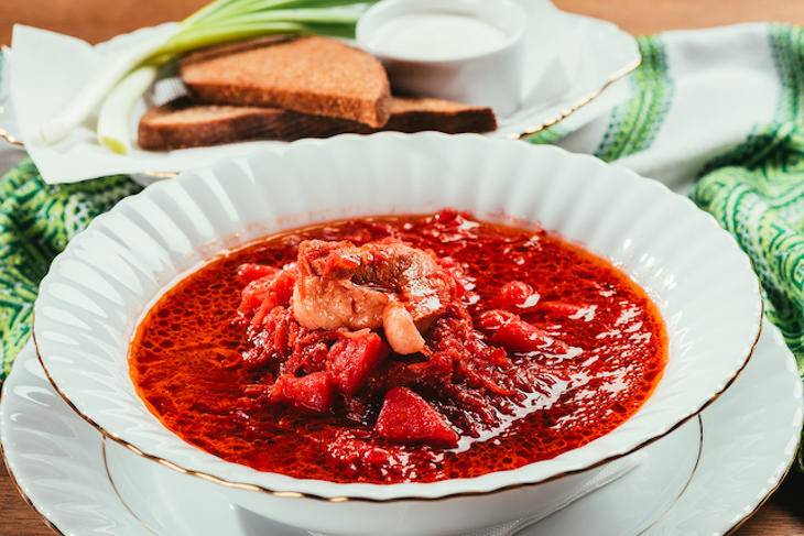 Az átlagos orosz konyha kétféle levesfajtája közül az egyik a borscs. Fotó: Depositphotos
