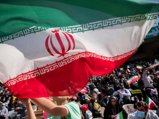  Iráni zászló. Fotó: Morteza Nikoubazl, Nurphoto/Getty Images