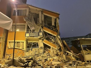 1700-nál több épület dőlt össze a földrengés miatt Törökországban