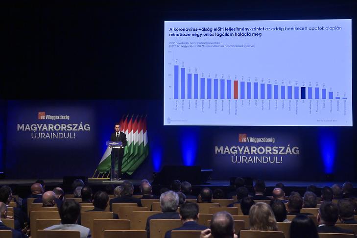 Varga Mihály pénzügyminiszter beszédet mond a Világgazdaság üzleti napilap Magyarország újraindításáról szervezett konferenciáján (MTI/Koszticsák Szilárd)