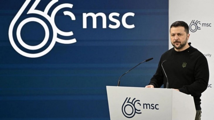 Talán Zelenszkij is ledermedt a Müncheni Biztonságpolitikai Konferencián. Fotó: AFP