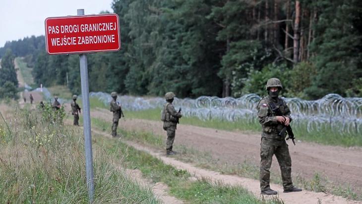 Putyin csapatokat telepíthet a belarusz-lengyel határra: tovább eszkalálódik a migránsválság