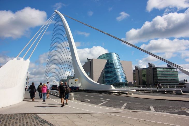 Sokan csodálják a 2014-ben Dublinban átadott és Samuel Beckettről elnevezett hidat is. Fotó: Pixabay
